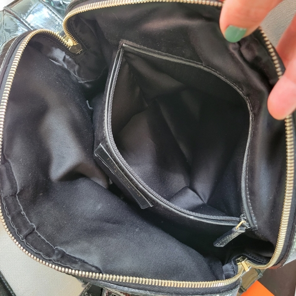 YVES SAINT LAURENT infamous MUSE bag in black patent leather & gold brass - Picture 13 of 14